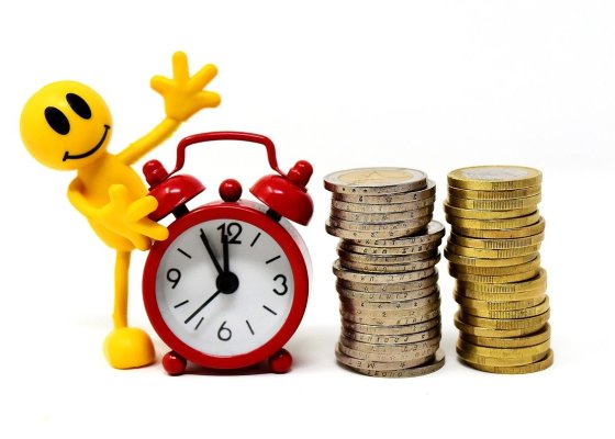 Yellow cartoon person next to red alarm clock and two piles of coins.